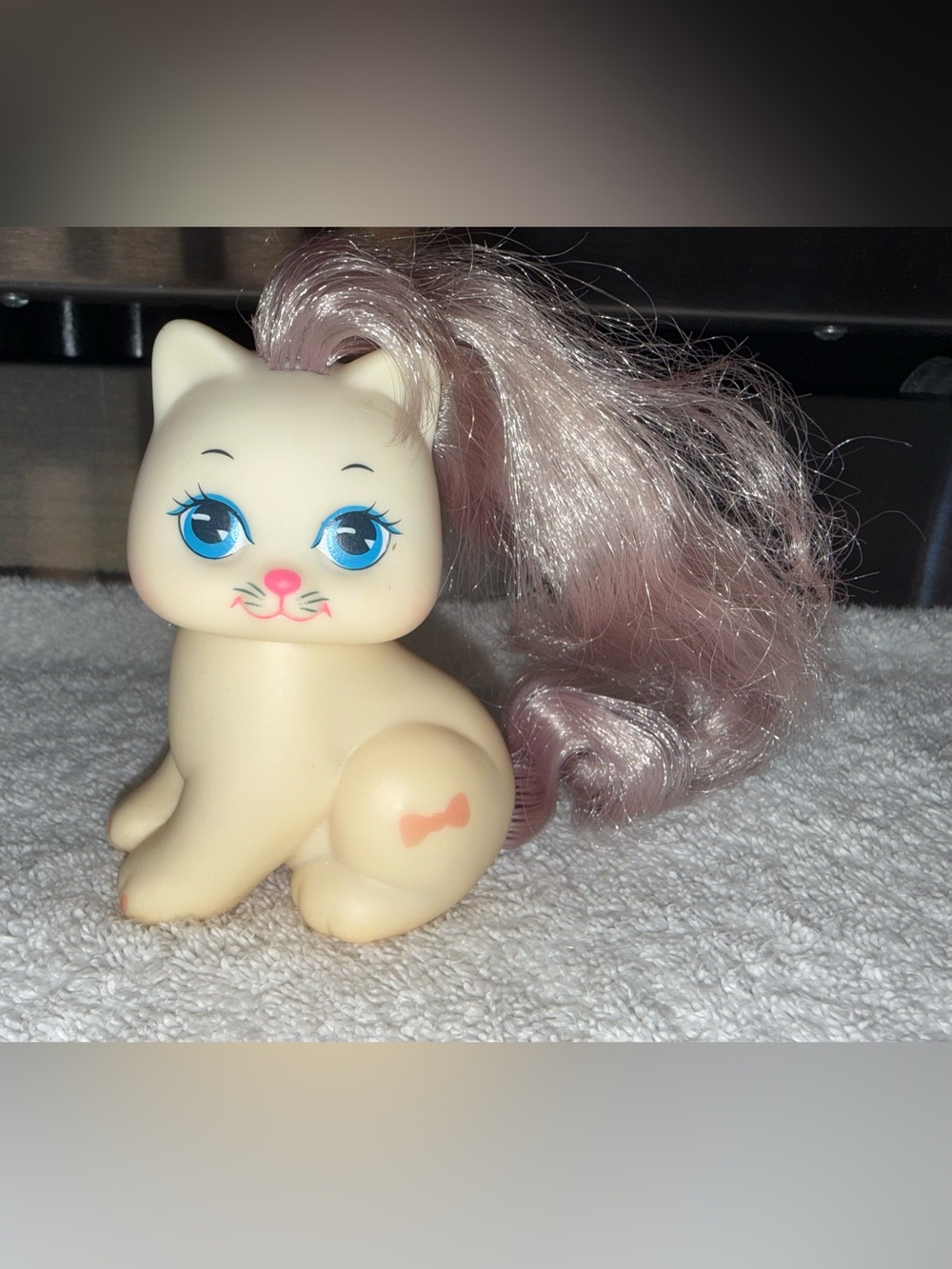 Mattel White Pretty Kitty Vintage 1989 Polished Paws w/Bow